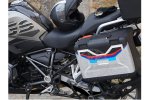 Sada nálepiek na kufor 20228 BMW R 1250 GS TRIPLE BLACK (21-23), R1200GS (00-18), R1200GS EXCLUSIVE (17-18), R1200GS RALLYE (17-18), R1250GS (18-24), R1250GS ADVENTURE (18-24), R1250GS RALLYE (21-23)